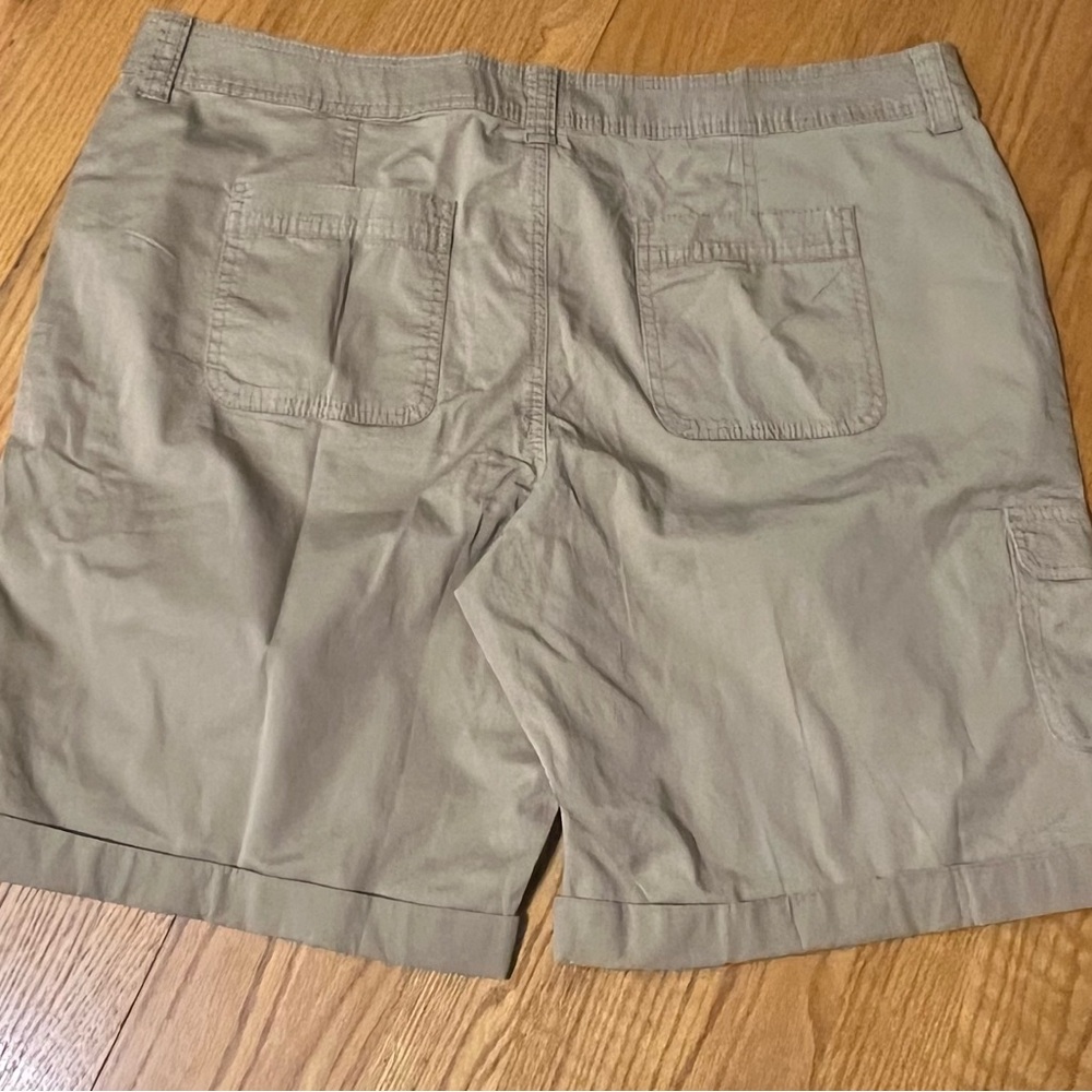 Faded Glory Women's Beige Cargo Shorts - Picture 2 of 3